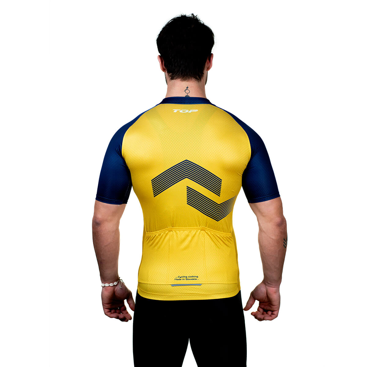 The jersey has a ventilated underarm made of material.